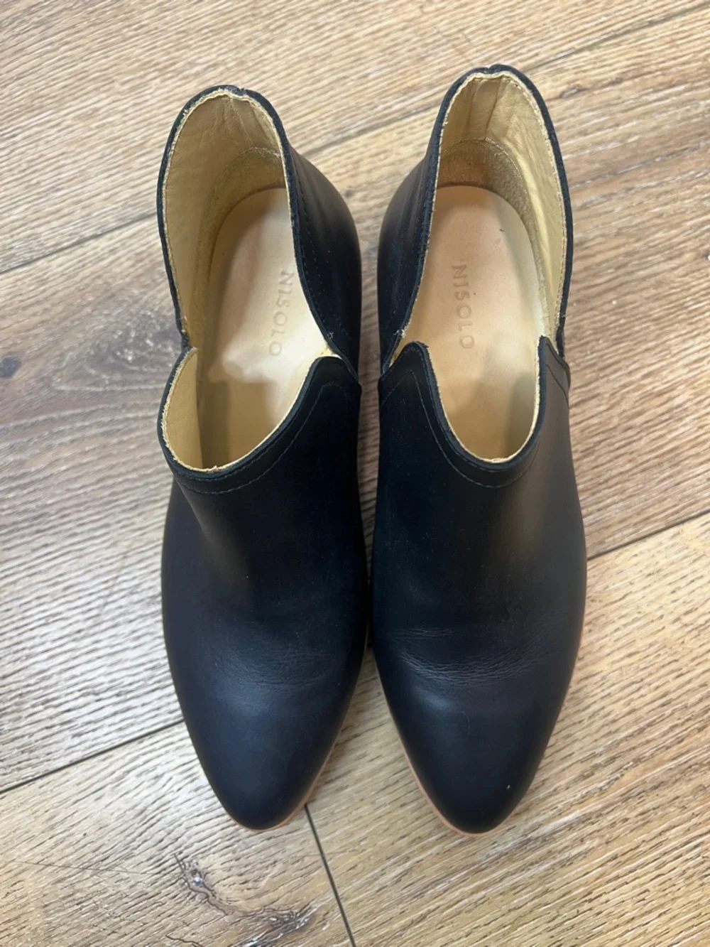 Nisolo Mia Everyday Ankle Bootie in Black Size 6.5